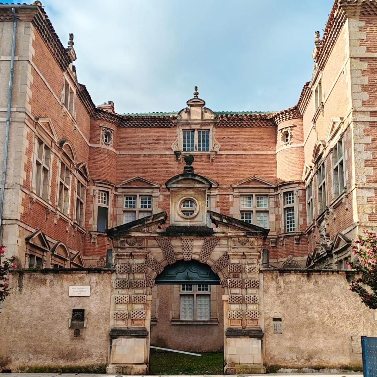 Appartement Bulle D'Antan En Coeur De Ville - Monument Classe Historique - Grand Jaccuzi Castres  Exteriör bild
